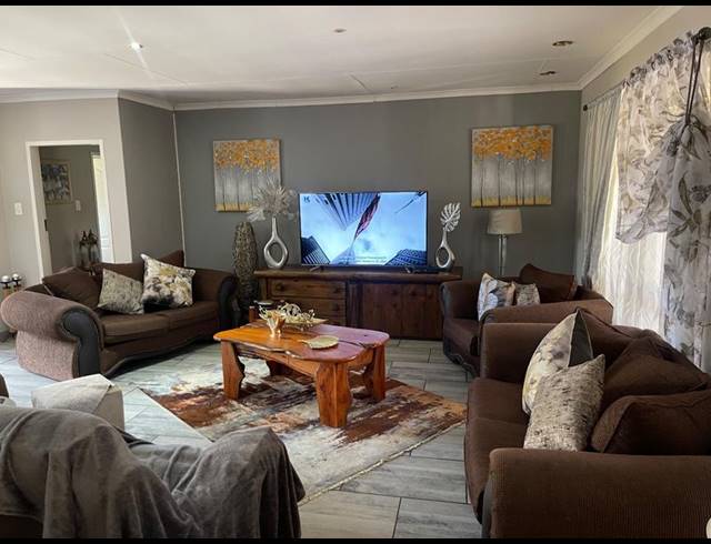 2 BEDROOM TOWNHOUSE FOR SALE IN VANDERBIJLPARK SW 5